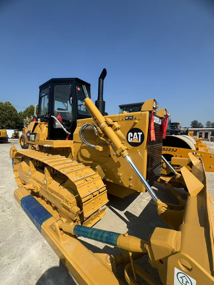 CATERPILLAR D6G - Buldôzer: foto 2 CATERPILLAR D6G - Buldôzer: foto 2