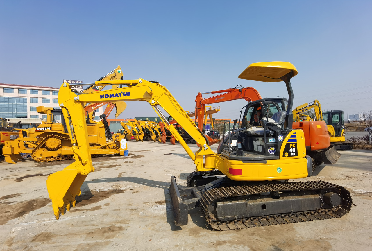 CATERPILLAR PC40MR - Mini escavadeira: foto 2 CATERPILLAR PC40MR - Mini escavadeira: foto 2