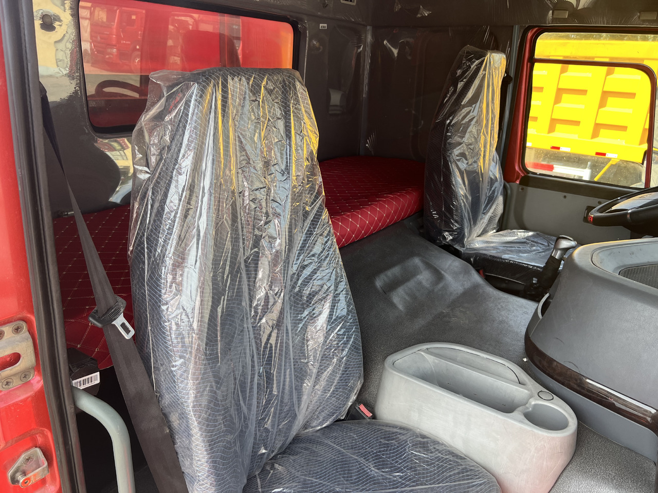 Camião SINOTRUK HOWO 8*4 Fence Truck: foto 7