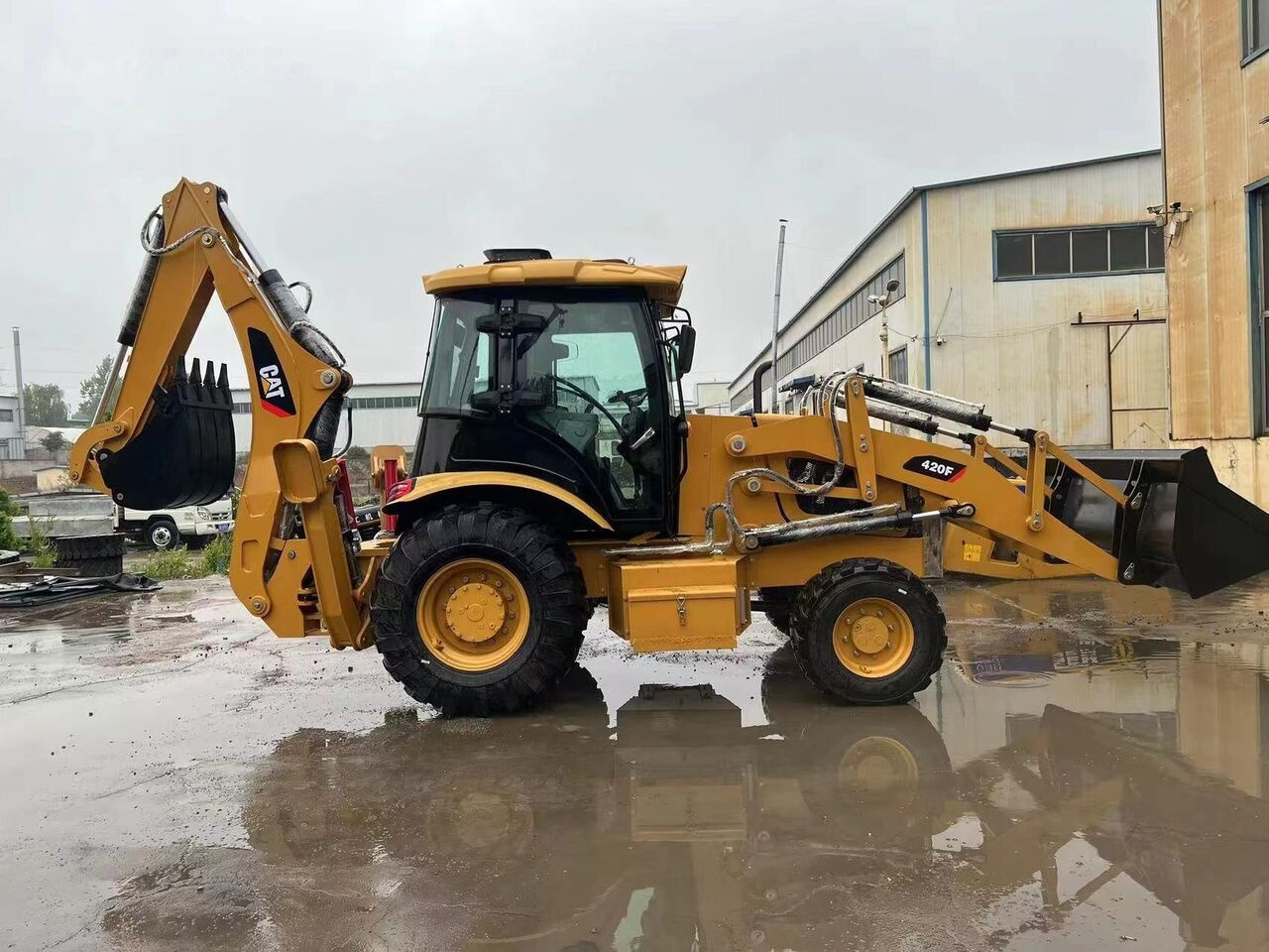 Caterpillar 420F - Retroescavadeira: foto 5 Caterpillar 420F - Retroescavadeira: foto 5