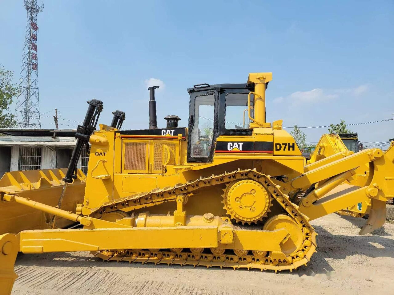 Caterpillar D7H - Buldôzer: foto 1 Caterpillar D7H - Buldôzer: foto 1