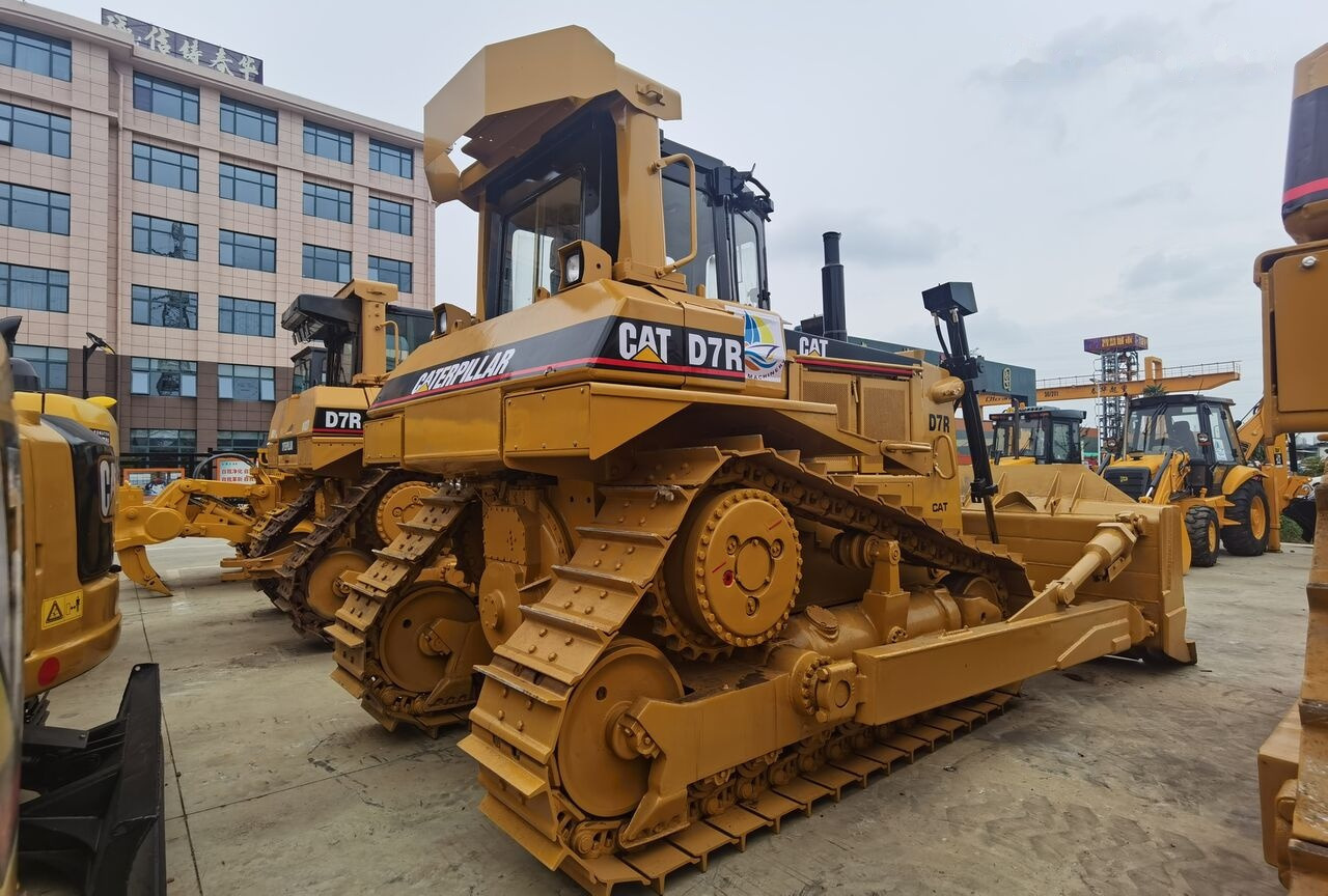 Caterpillar D7R - Buldôzer: foto 1 Caterpillar D7R - Buldôzer: foto 1