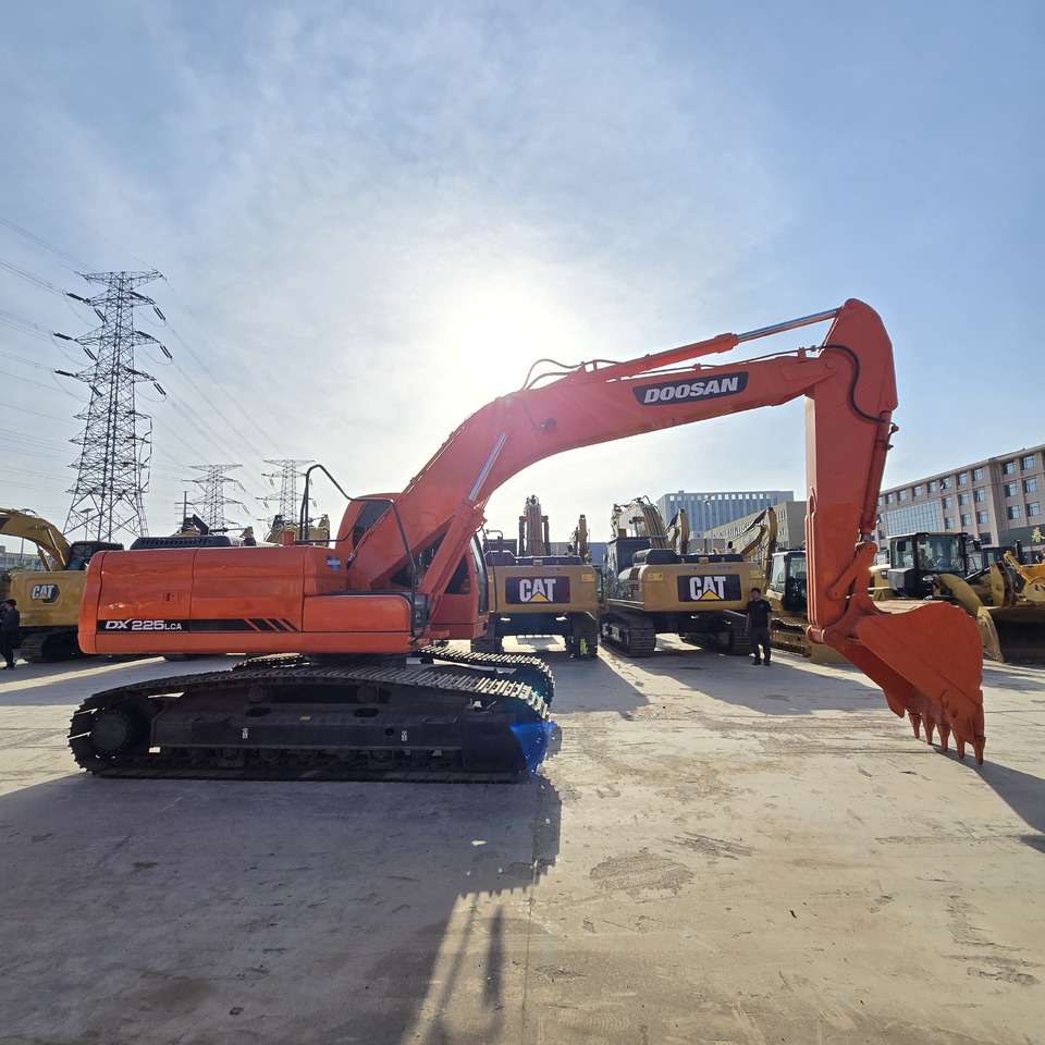 DOOSAN DX225LCA - Escavadora de rastos: foto 2 DOOSAN DX225LCA - Escavadora de rastos: foto 2