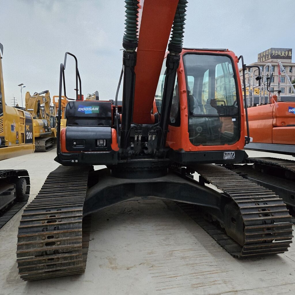 Doosan DX225LC - Escavadora de rastos: foto 1 Doosan DX225LC - Escavadora de rastos: foto 1