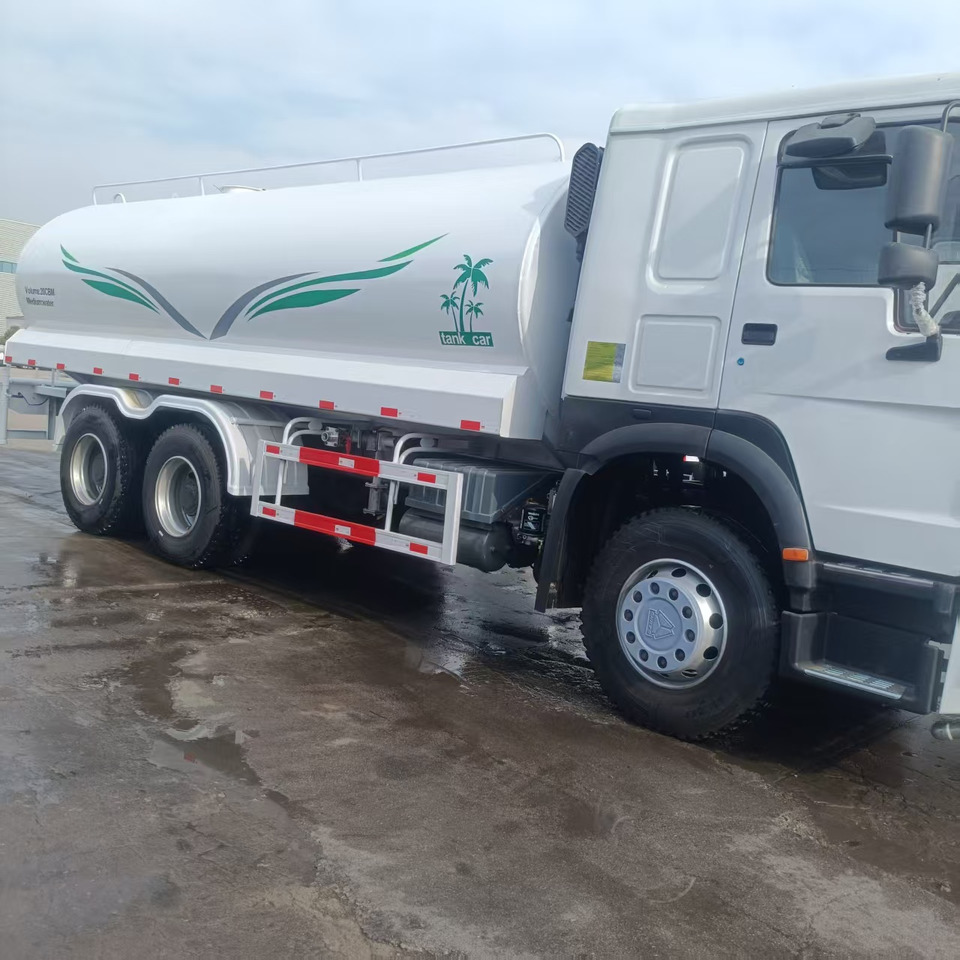 HOWO 20m³ sprinkler truck - Camião cisterna: foto 5 HOWO 20m³ sprinkler truck - Camião cisterna: foto 5