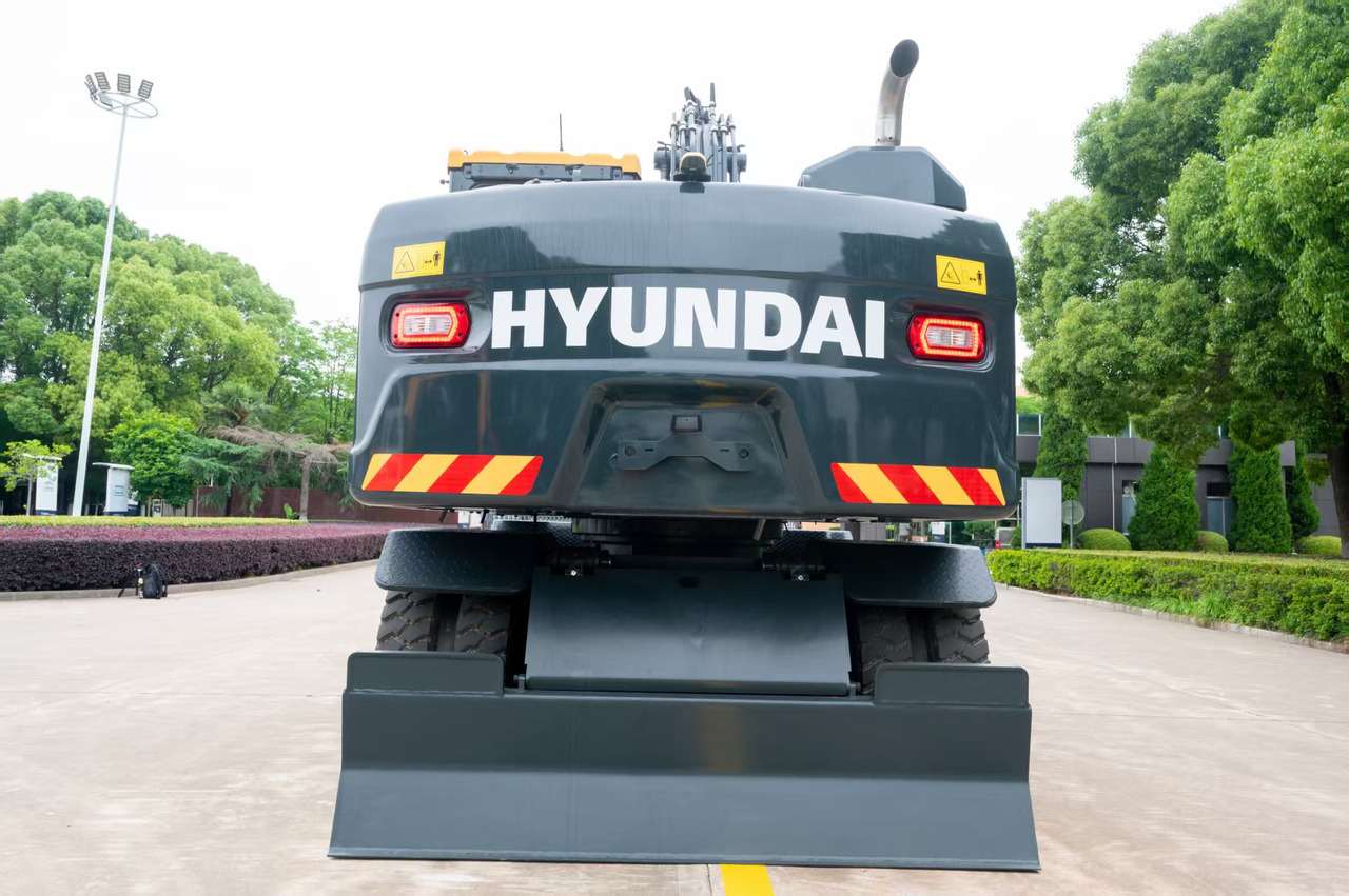 HYUNDAI HW155 - Escavadeira de rodas: foto 2 HYUNDAI HW155 - Escavadeira de rodas: foto 2