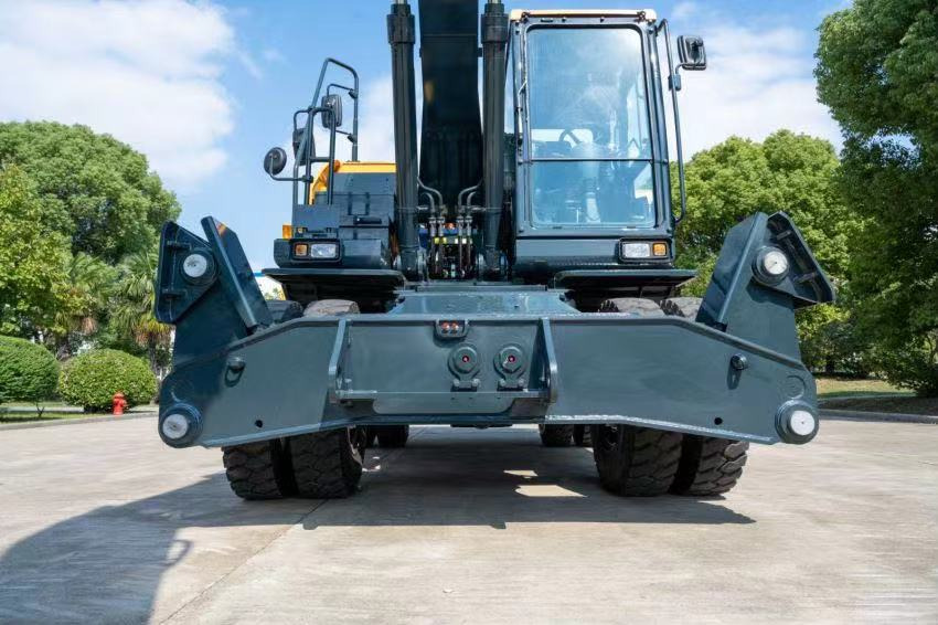 HYUNDAI HW210 - Escavadeira de rodas: foto 4 HYUNDAI HW210 - Escavadeira de rodas: foto 4