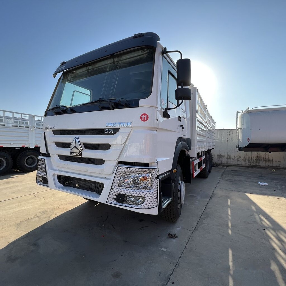 Howo 6*4 flatbed truck - Camião de caixa aberta/ Plataforma: foto 3 Howo 6*4 flatbed truck - Camião de caixa aberta/ Plataforma: foto 3