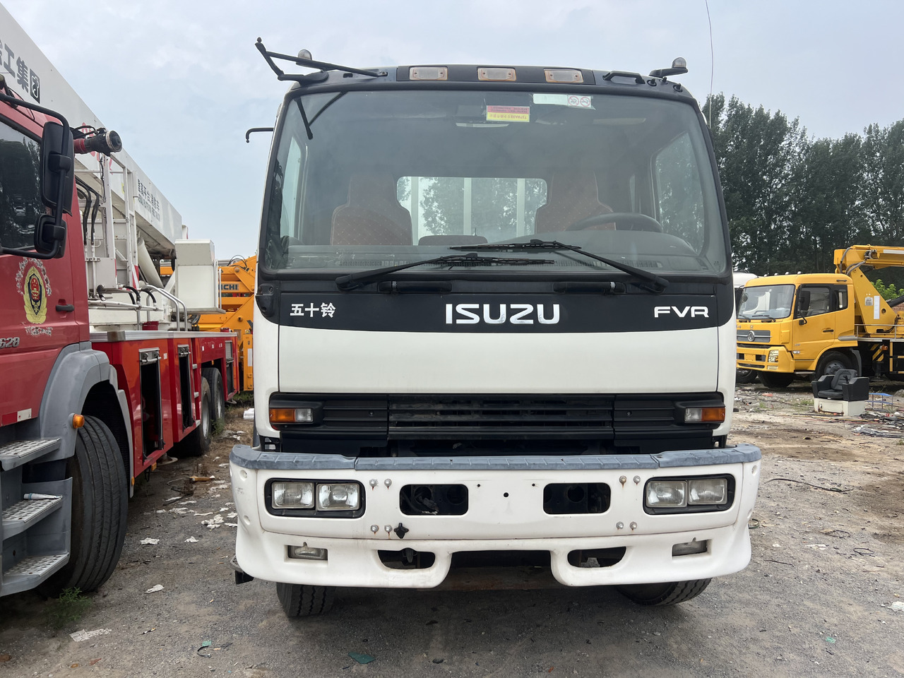 ISUZU Cargo truck - Camião basculante: foto 2 ISUZU Cargo truck - Camião basculante: foto 2