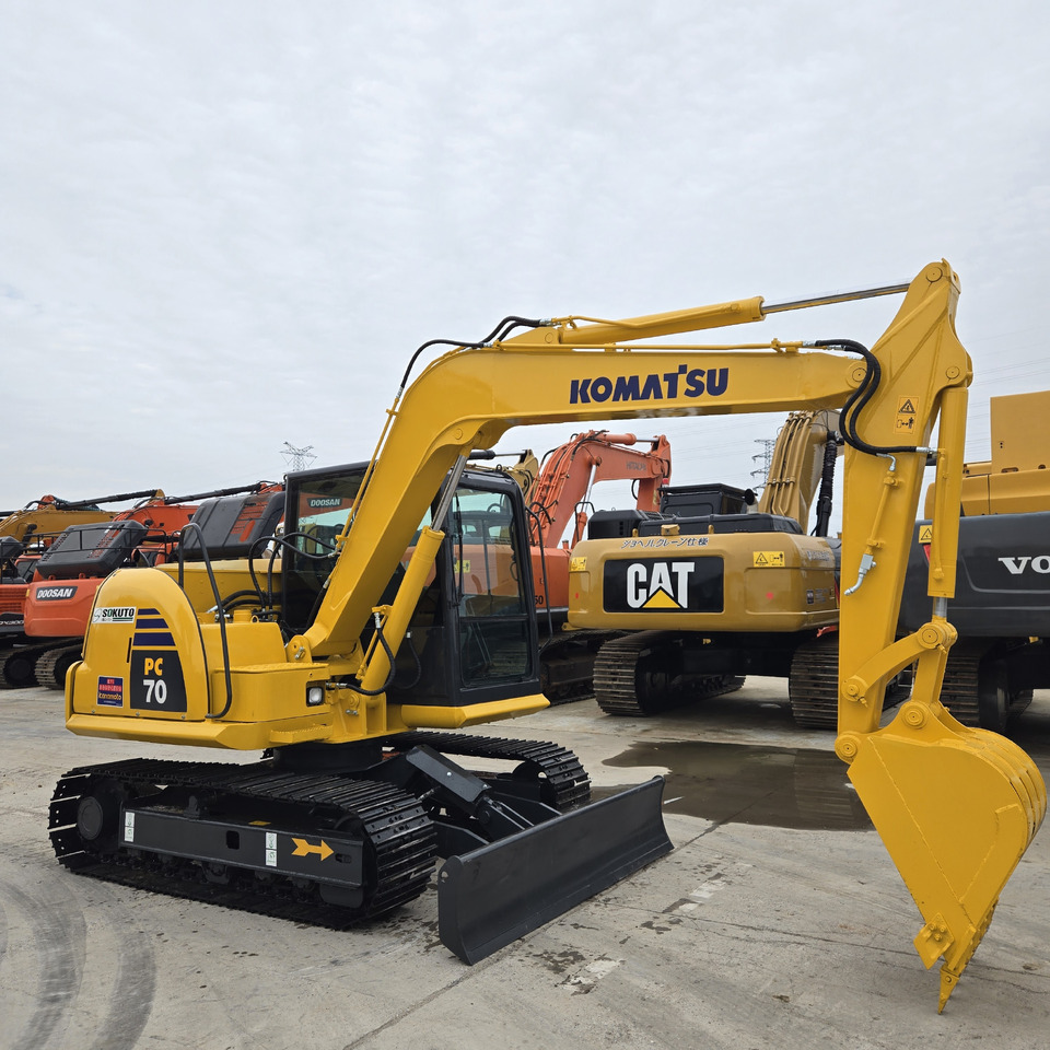 KOMATSU PC70-8 - Mini escavadeira: foto 3 KOMATSU PC70-8 - Mini escavadeira: foto 3
