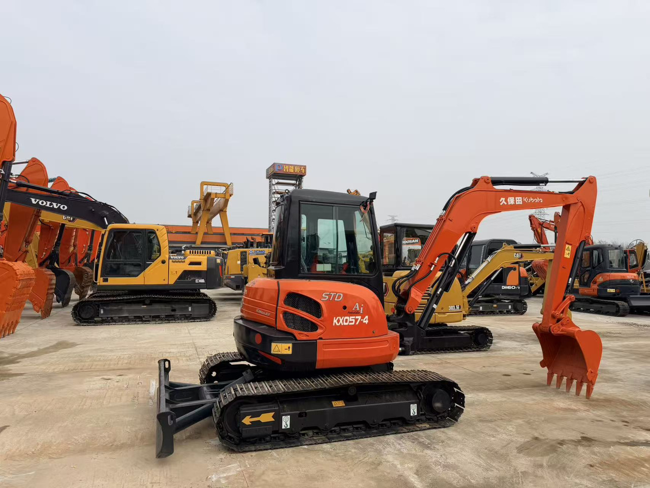 KUBOTA KX057-4 - Escavadeira: foto 1 KUBOTA KX057-4 - Escavadeira: foto 1