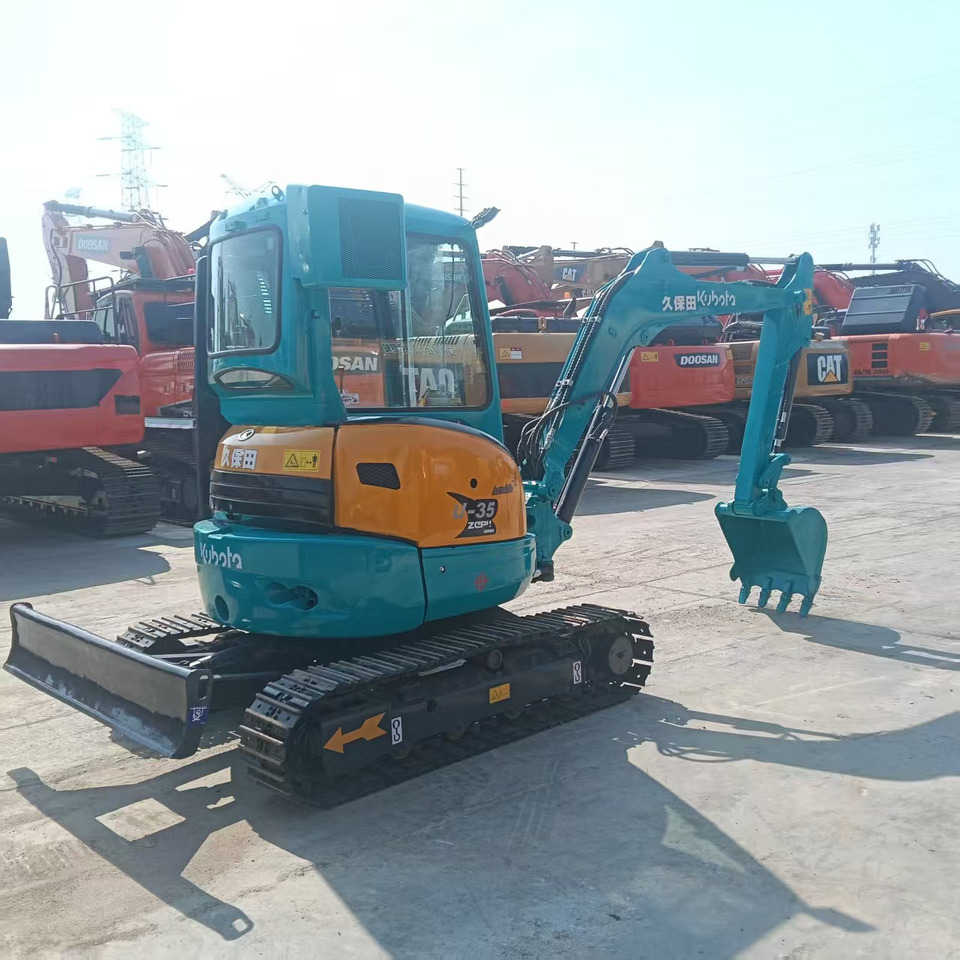 KUBOTA U35 - Mini escavadeira: foto 1 KUBOTA U35 - Mini escavadeira: foto 1