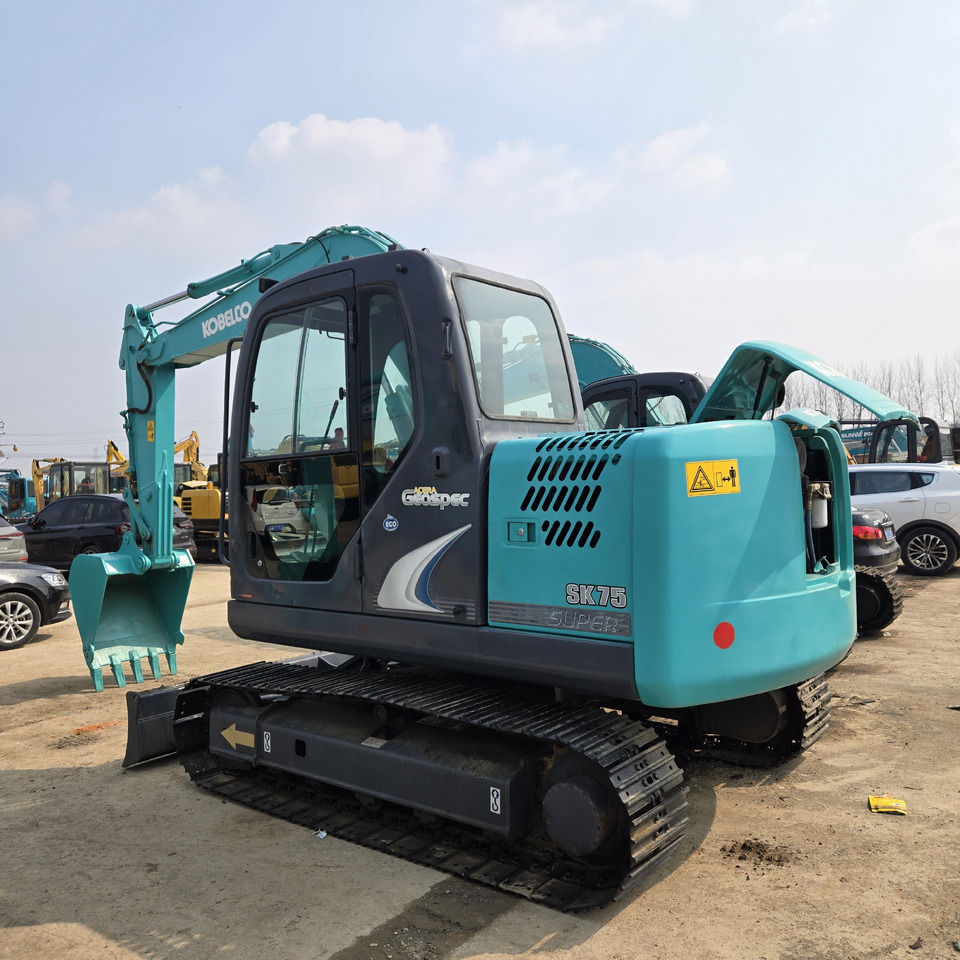 Kobelco SK75-8 - Mini escavadeira: foto 3 Kobelco SK75-8 - Mini escavadeira: foto 3