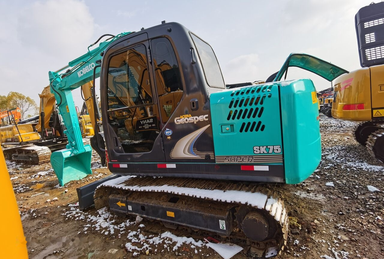 Kobelco SK75 - Mini escavadeira: foto 1 Kobelco SK75 - Mini escavadeira: foto 1