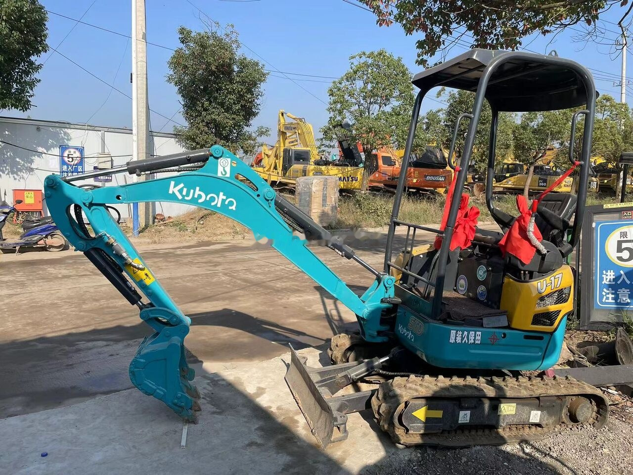 Kubota U17 - Mini escavadeira: foto 1 Kubota U17 - Mini escavadeira: foto 1