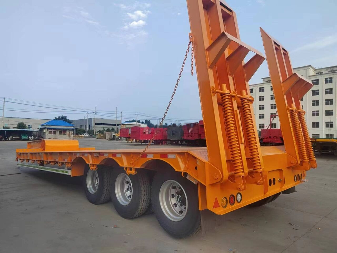 New low bed semi-tralier - Semi-reboque baixa: foto 3 New low bed semi-tralier - Semi-reboque baixa: foto 3