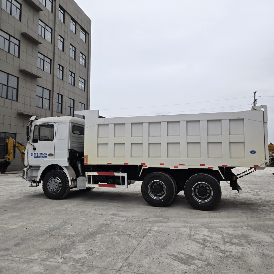 SINOTRUK F3000 6x4 RHD - Camião basculante: foto 3 SINOTRUK F3000 6x4 RHD - Camião basculante: foto 3