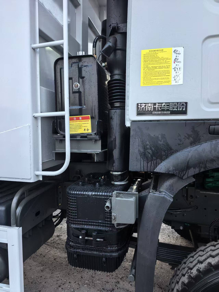 SINOTRUK HOWO 6x4 - Camião basculante: foto 5 SINOTRUK HOWO 6x4 - Camião basculante: foto 5