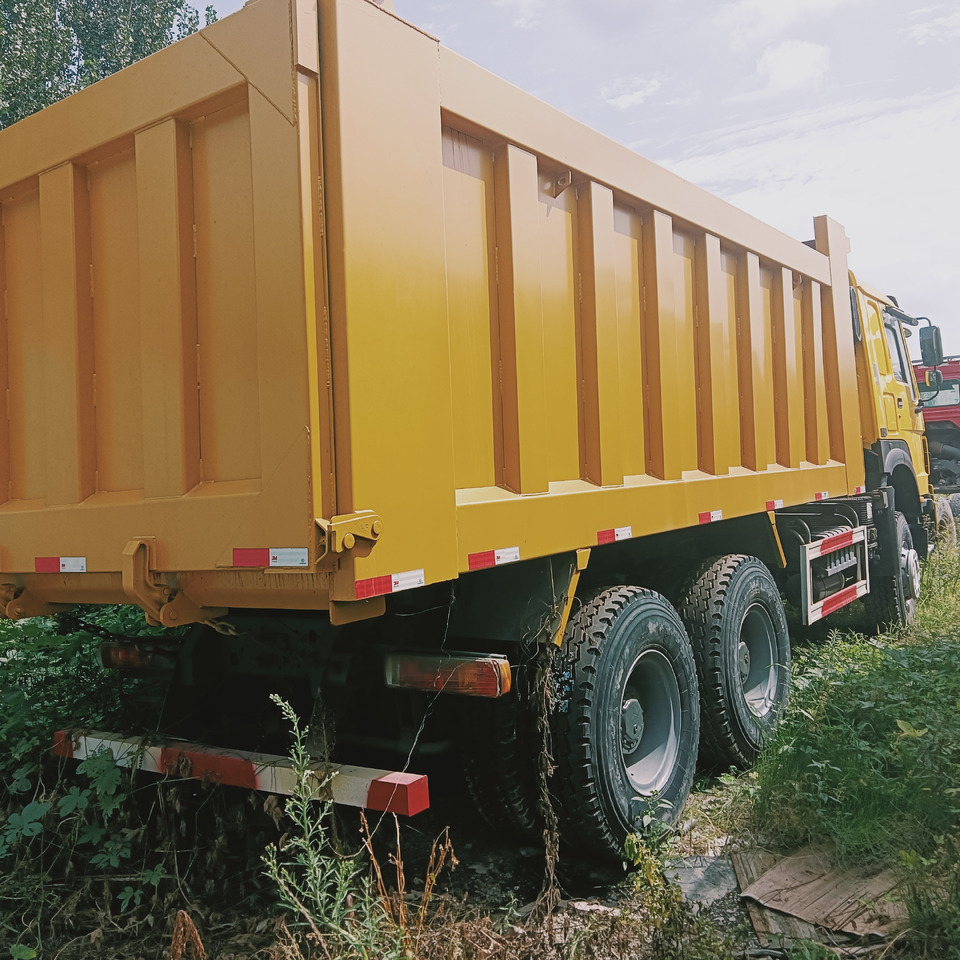 SINOTRUK HOWO - Camião basculante: foto 2 SINOTRUK HOWO - Camião basculante: foto 2