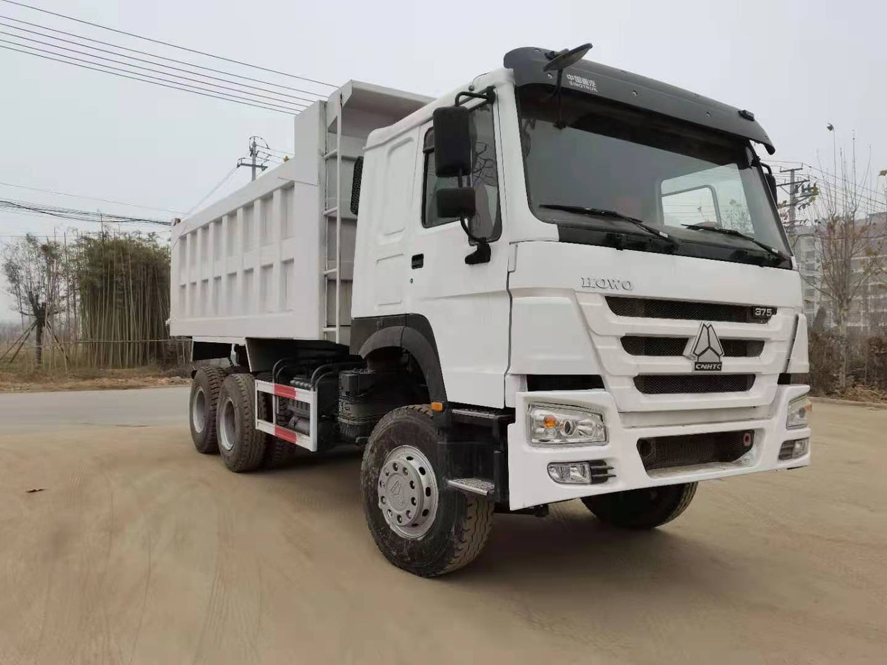 SINOTRUK HOWO - Camião basculante: foto 3 SINOTRUK HOWO - Camião basculante: foto 3