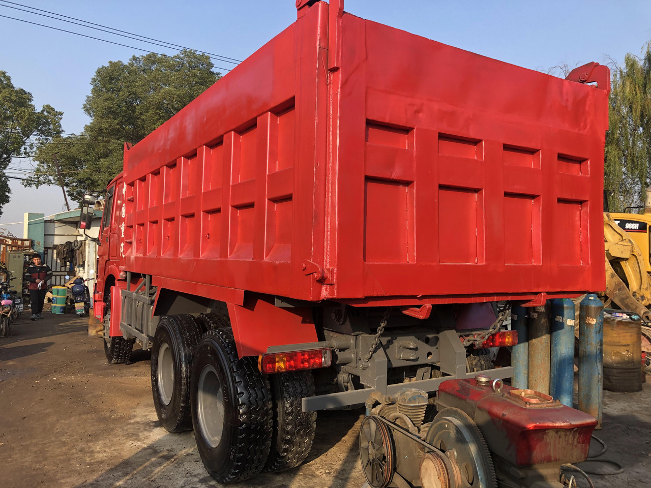 SINOTRUK HOWO - Camião basculante: foto 3 SINOTRUK HOWO - Camião basculante: foto 3