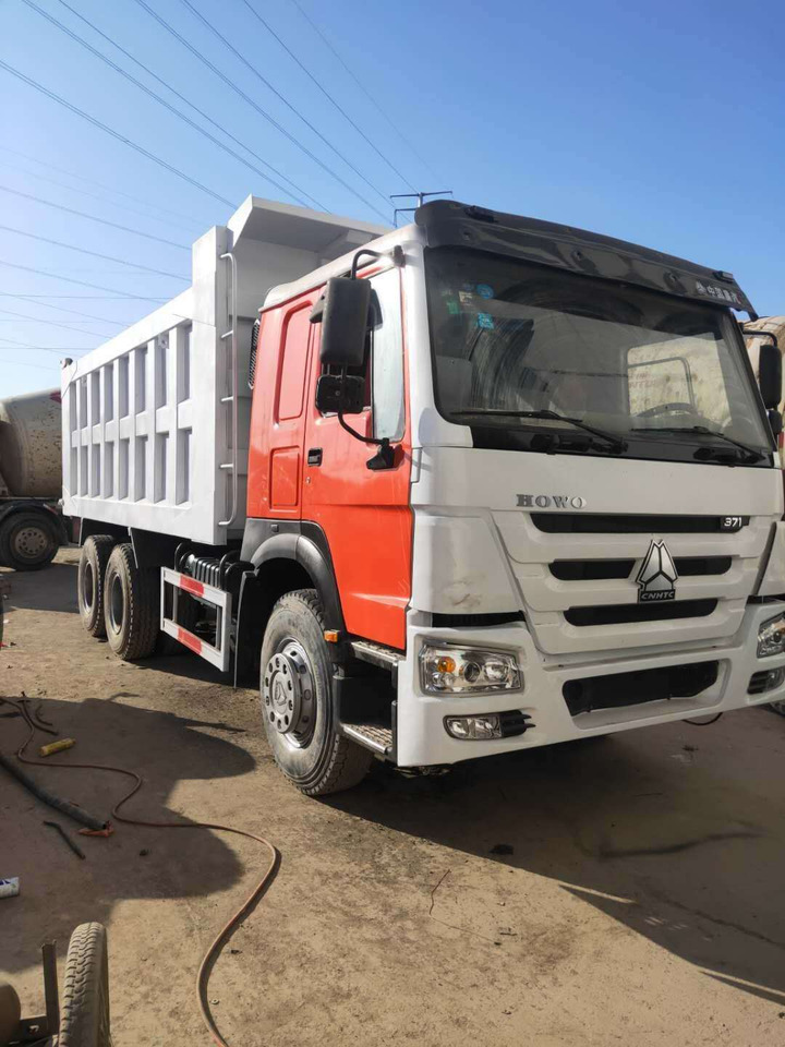 SINOTRUK HOWO - Camião basculante: foto 2 SINOTRUK HOWO - Camião basculante: foto 2