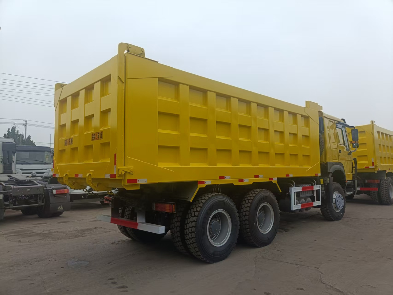 SINOTRUK HOWO - Camião basculante: foto 3 SINOTRUK HOWO - Camião basculante: foto 3