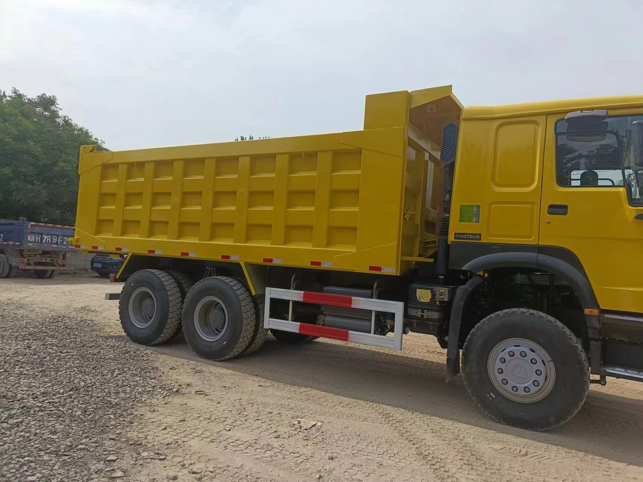 Camião basculante SINOTRUK HOWO: foto 10