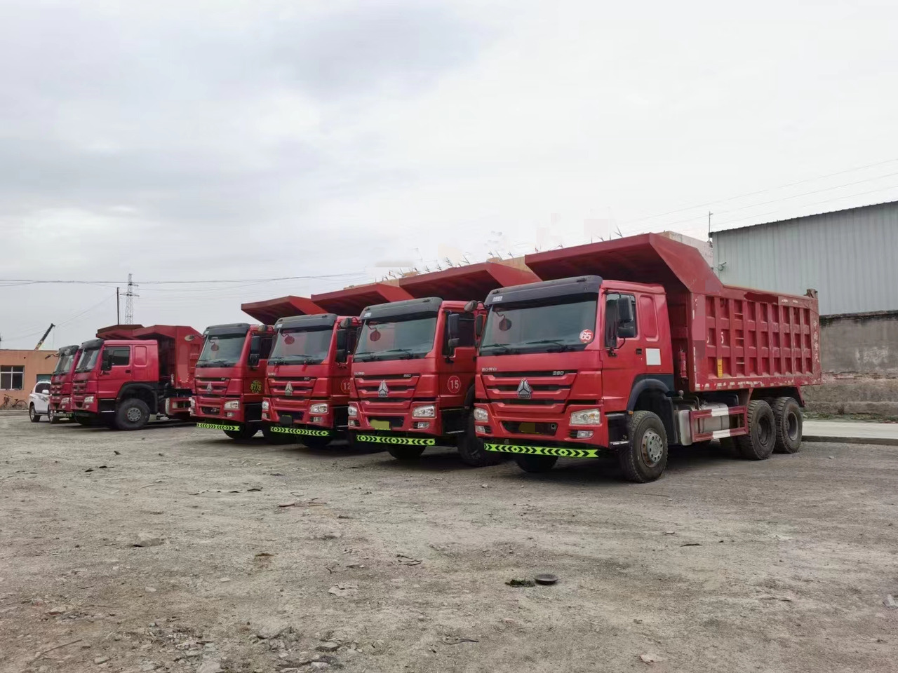 SINOTRUK HOWO - Camião basculante: foto 3 SINOTRUK HOWO - Camião basculante: foto 3