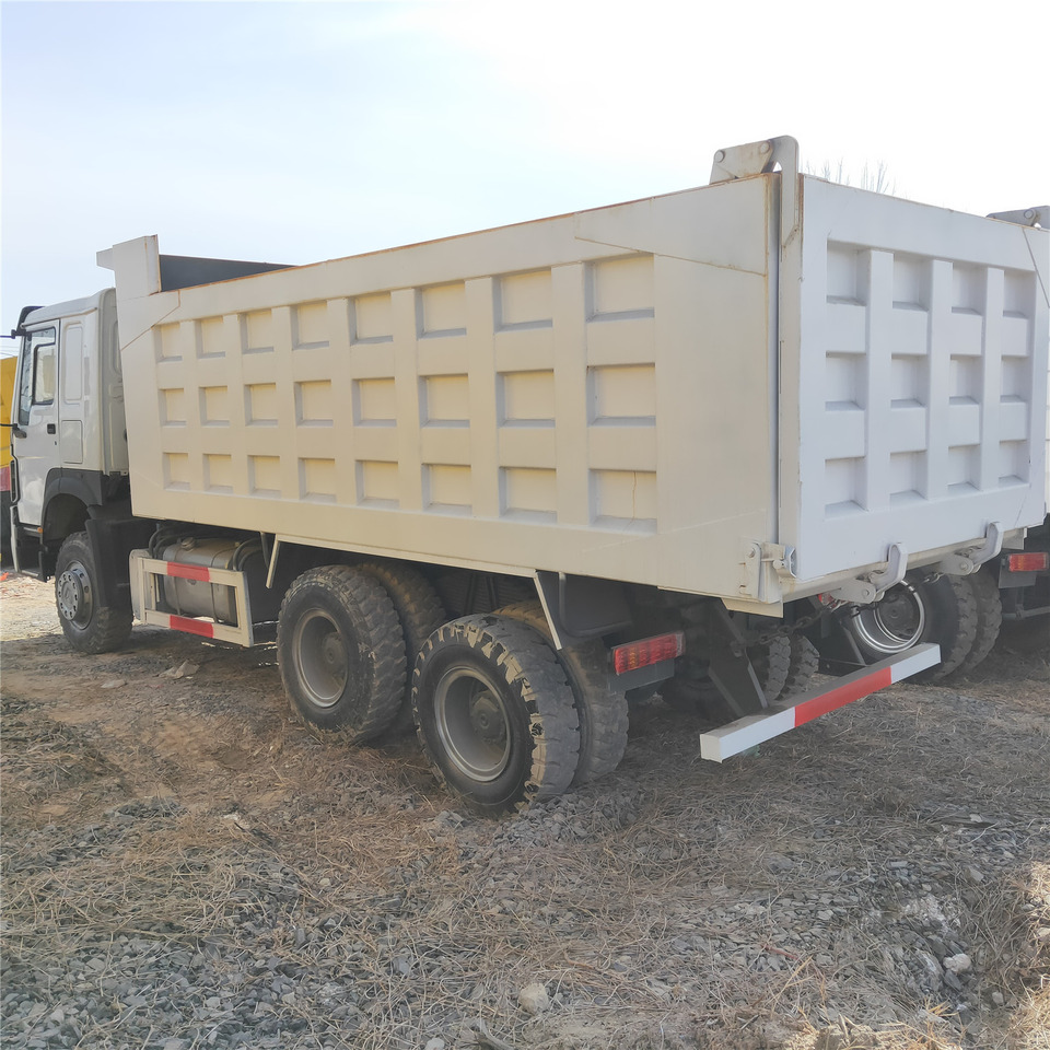 SINOTRUK HOWO - Camião basculante: foto 4 SINOTRUK HOWO - Camião basculante: foto 4