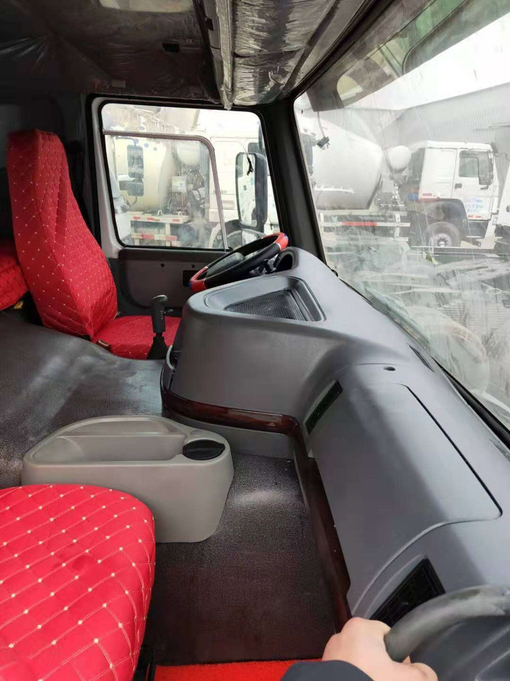 SINOTRUK HOWO - Camião basculante: foto 4 SINOTRUK HOWO - Camião basculante: foto 4