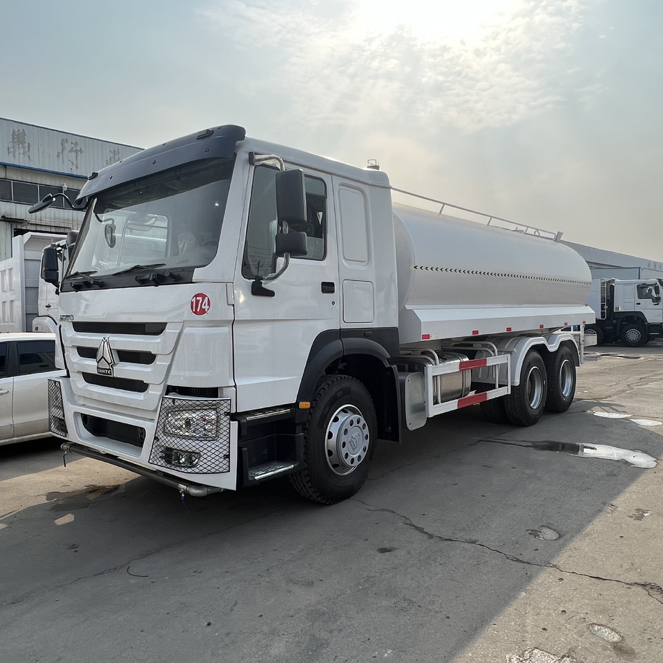 SINOTRUK HOWO sprinkler - Camião cisterna: foto 4 SINOTRUK HOWO sprinkler - Camião cisterna: foto 4
