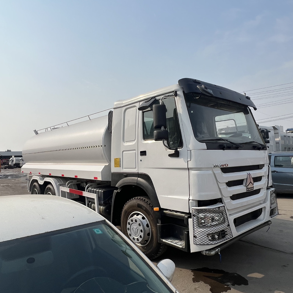 SINOTRUK HOWO sprinkler - Camião cisterna: foto 3 SINOTRUK HOWO sprinkler - Camião cisterna: foto 3