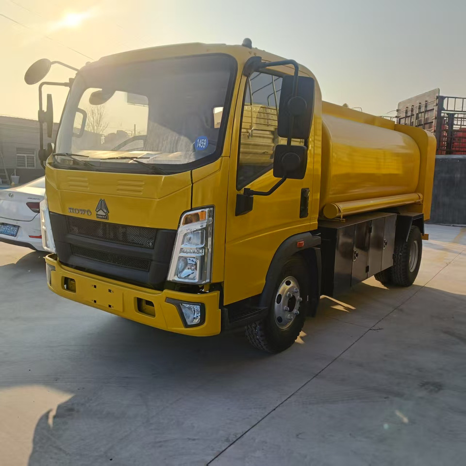 SINOTRUK Tanker truck - Camião cisterna: foto 2 SINOTRUK Tanker truck - Camião cisterna: foto 2