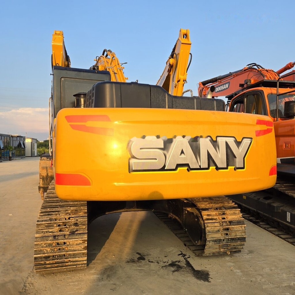 Sany SY215C - Escavadora de rastos: foto 1 Sany SY215C - Escavadora de rastos: foto 1