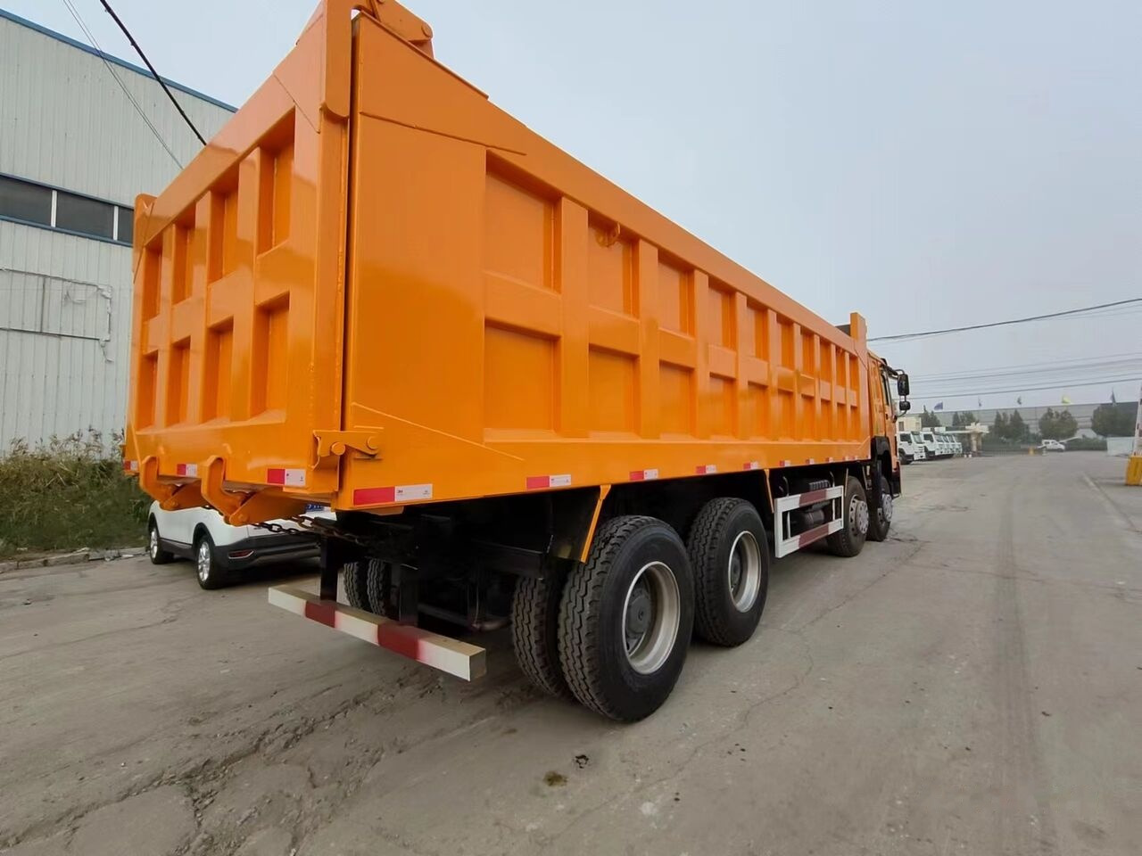 Sinotruk Howo 8*4 - Camião basculante: foto 5 Sinotruk Howo 8*4 - Camião basculante: foto 5