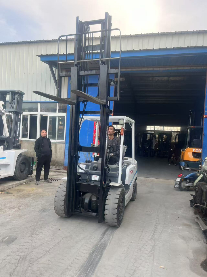 TCM FD30 - Empilhador a diesel: foto 1 TCM FD30 - Empilhador a diesel: foto 1