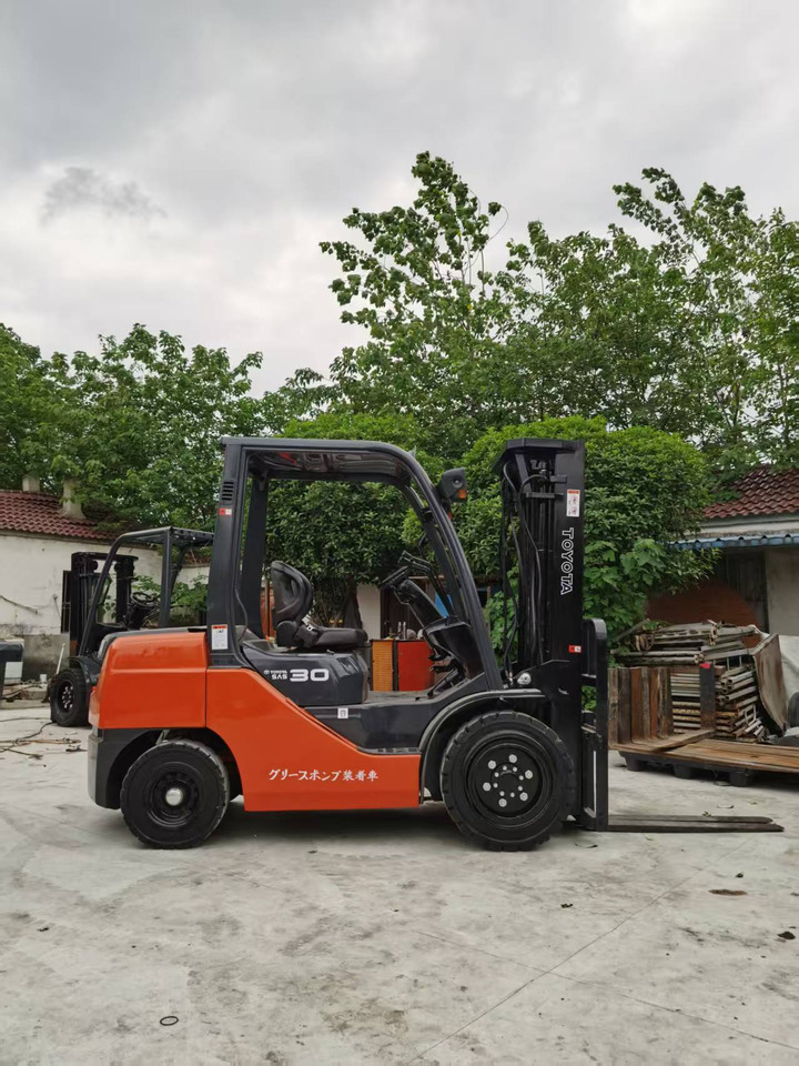 TOYOTA 72-8FDN30 - Empilhador a diesel: foto 1 TOYOTA 72-8FDN30 - Empilhador a diesel: foto 1