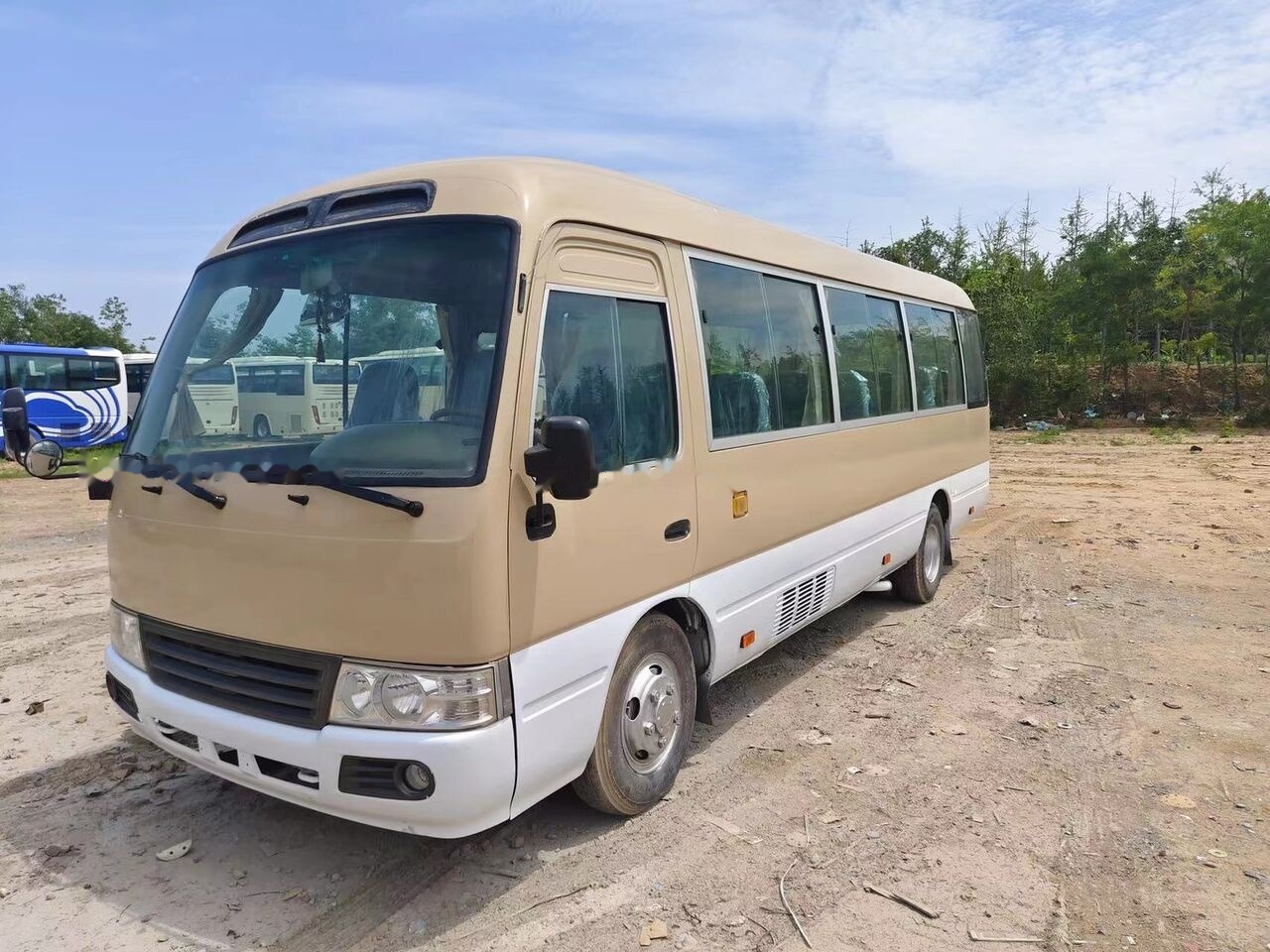 Locação financeira de Toyota Coaster Toyota Coaster: foto 9