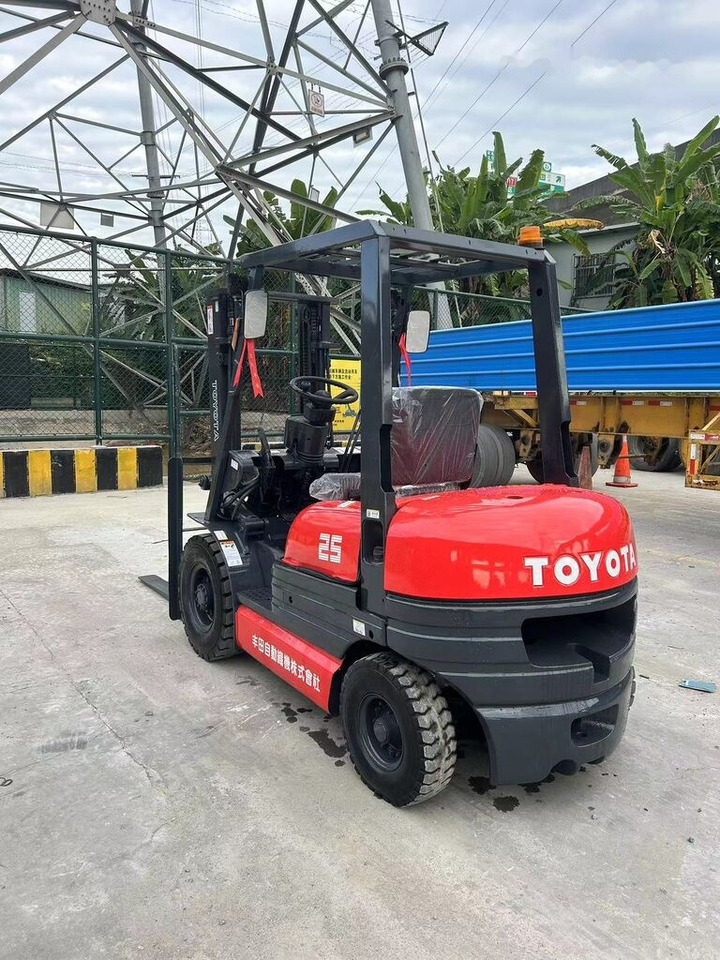 Toyota FD25 - Empilhador a diesel: foto 3 Toyota FD25 - Empilhador a diesel: foto 3