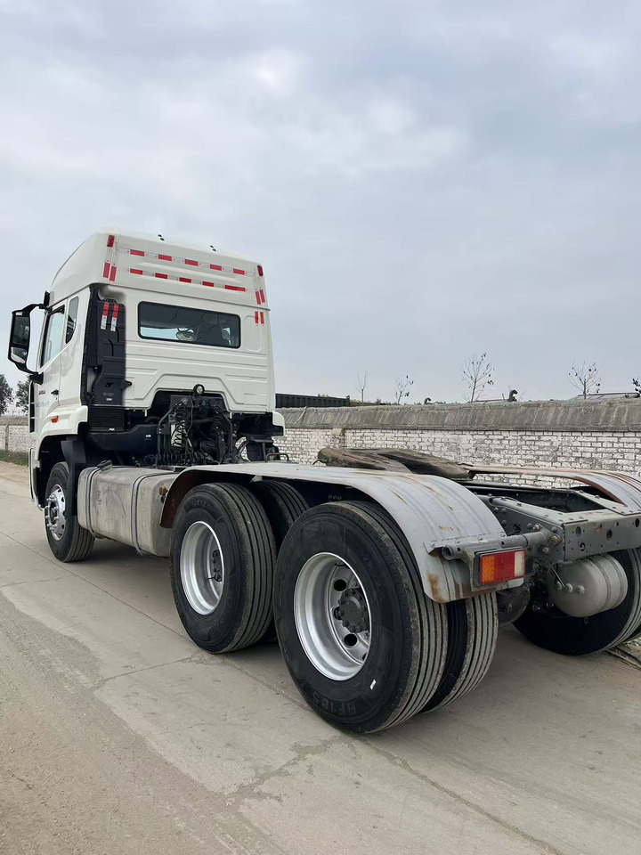 SINOTRUK HOHAN tractor - Tractor: foto 4 SINOTRUK HOHAN tractor - Tractor: foto 4