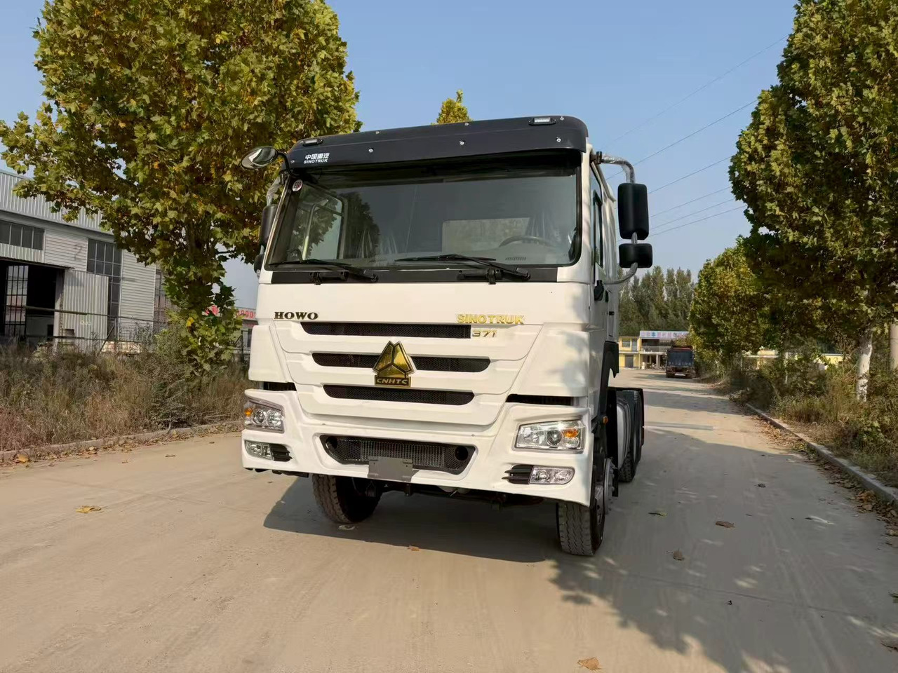 SINOTRUK HOWO tractor - Tractor: foto 2 SINOTRUK HOWO tractor - Tractor: foto 2