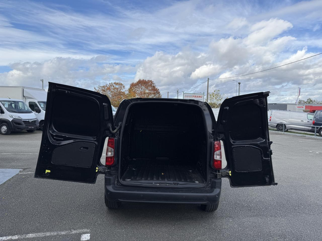 CITROEN Berlingo 1.5 BlueHDi S&S - 130 - BV EAT8 III FOURGON Fourgon M Driver 650 kg PHASE 1 - Furgão: foto 2 CITROEN Berlingo 1.5 BlueHDi S&S - 130 - BV EAT8 III FOURGON Fourgon M Driver 650 kg PHASE 1 - Furgão: foto 2