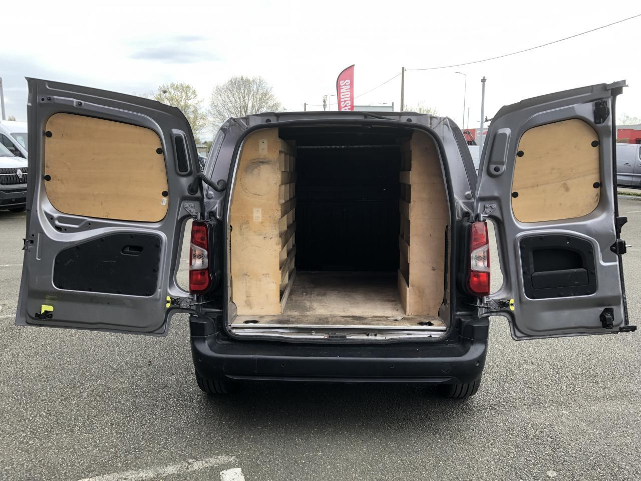 CITROEN berlingo M 1000KG BLUEHDI 130 S&S CLUB EAT8 - Furgão: foto 3 CITROEN berlingo M 1000KG BLUEHDI 130 S&S CLUB EAT8 - Furgão: foto 3