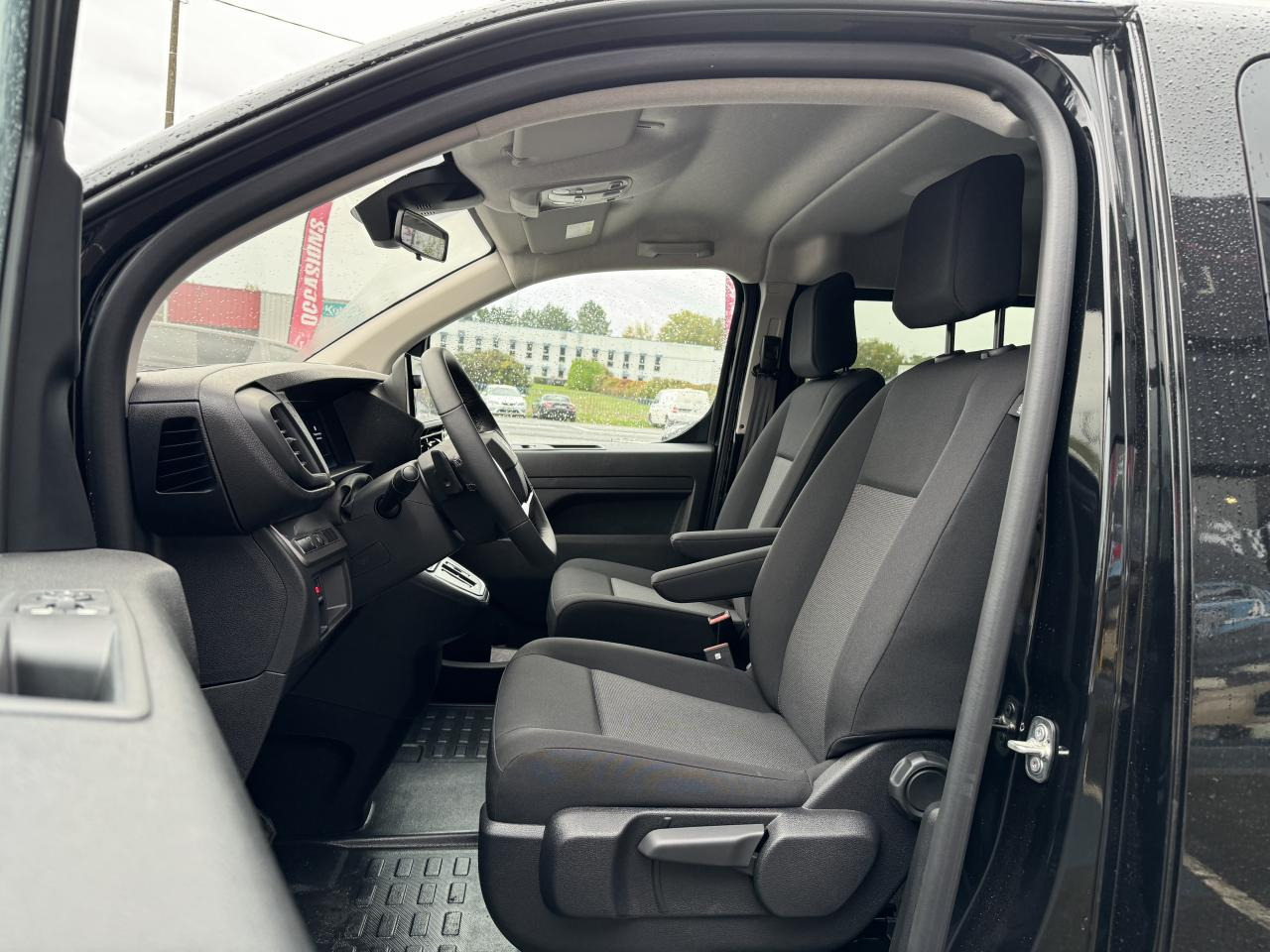 CITROEN jumpy M 2.0 BLUEHDI 180 S S EAT8 DOUBLE CABINE 5 PLACES - Furgão: foto 4 CITROEN jumpy M 2.0 BLUEHDI 180 S S EAT8 DOUBLE CABINE 5 PLACES - Furgão: foto 4