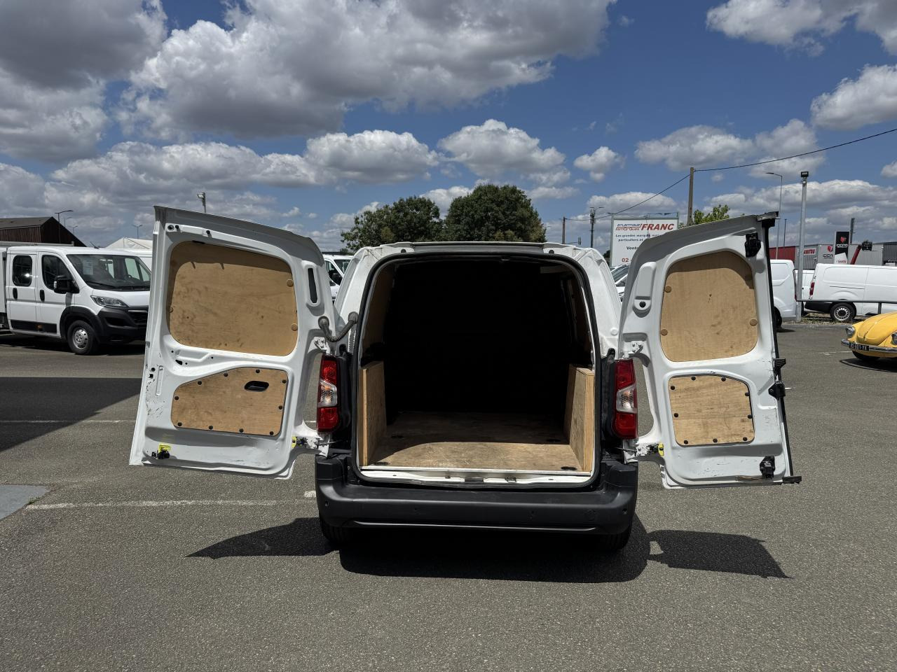 Citroen Berlingo M 650KG BLUEHDI 100 S&S DRIVER BVM5 - Furgão: foto 2 Citroen Berlingo M 650KG BLUEHDI 100 S&S DRIVER BVM5 - Furgão: foto 2