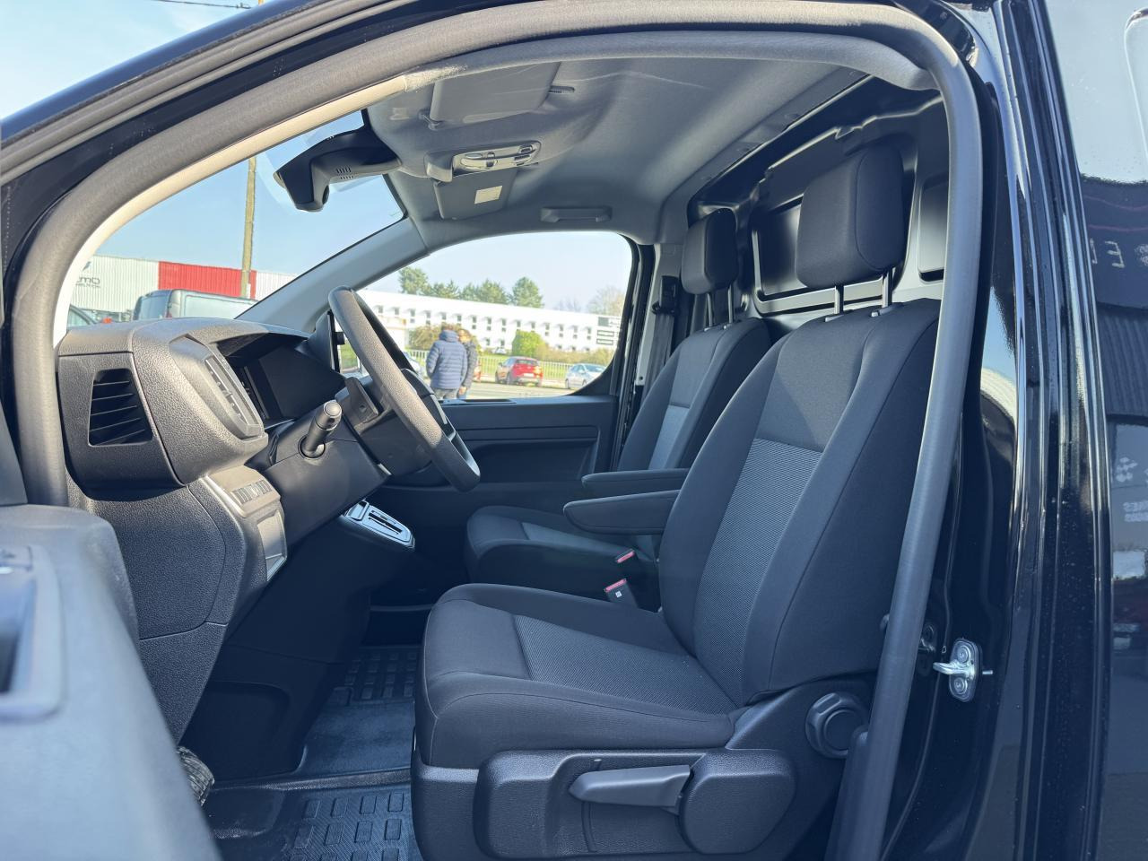 Citroen Jumpy 2 PLACES XL 2.0 BLUEHDI 180CH S&S PACK PREMIUM CONNECT EAT8 - Furgão: foto 4 Citroen Jumpy 2 PLACES XL 2.0 BLUEHDI 180CH S&S PACK PREMIUM CONNECT EAT8 - Furgão: foto 4