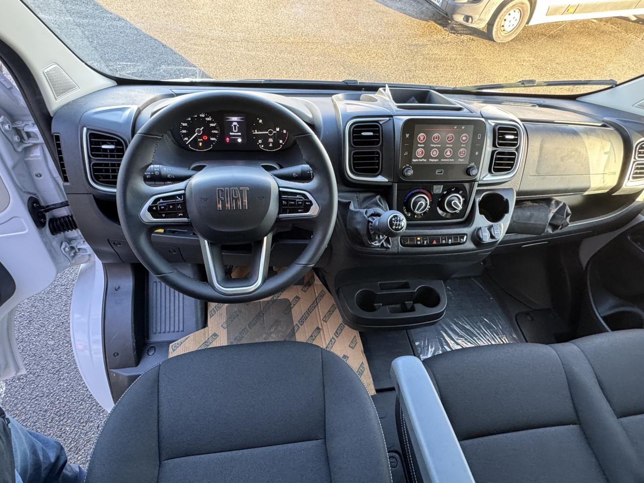 FIAT Ducato Tôlé 3.3 L H2 2.2 - 140ch - Furgão: foto 3 FIAT Ducato Tôlé 3.3 L H2 2.2 - 140ch - Furgão: foto 3