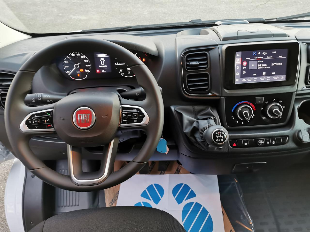 FIAT Ducato Tôlé Maxi 3.5 XL H2 2.2 - 140 S&S III FOURGON TOLE Fourgon Tôlé - Furgão: foto 4 FIAT Ducato Tôlé Maxi 3.5 XL H2 2.2 - 140 S&S III FOURGON TOLE Fourgon Tôlé - Furgão: foto 4