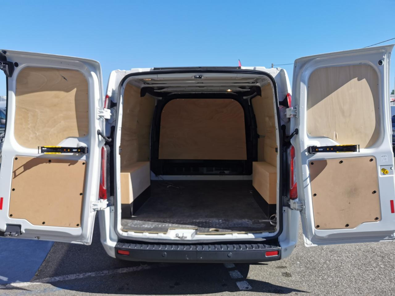 FORD Transit Custom 2.0 EcoBlue mHEV - 130 S&S TRANSIT CUSTOM FOURGON Fourgon 280 L1H1 Trend Business - Furgão: foto 3 FORD Transit Custom 2.0 EcoBlue mHEV - 130 S&S TRANSIT CUSTOM FOURGON Fourgon 280 L1H1 Trend Business - Furgão: foto 3